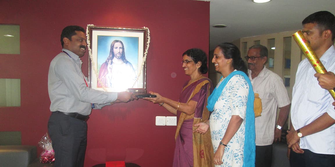 Confident Leo III handing over